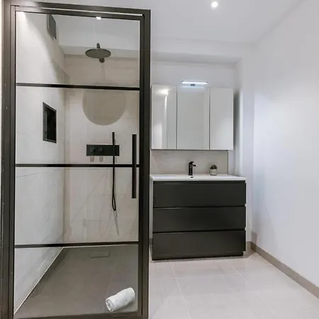 Ilo - Met 2 Slaapkamers Daire *